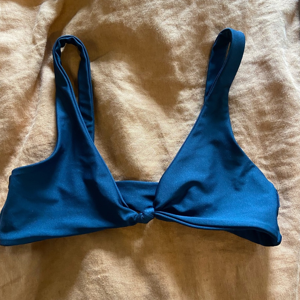 Skatie penny top in black size small